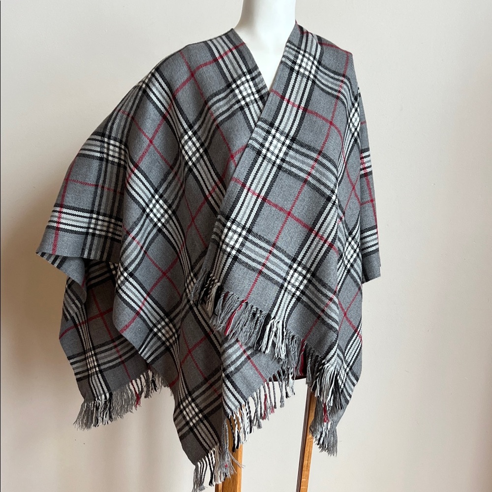V. FRAAS tartan Checkered Knit Wrap Holiday design everyday wear